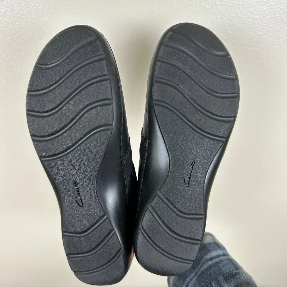 Clarks Womens 6.5 Slip On Shoes‎ Black Leather Comfort Stretch Classic Casual